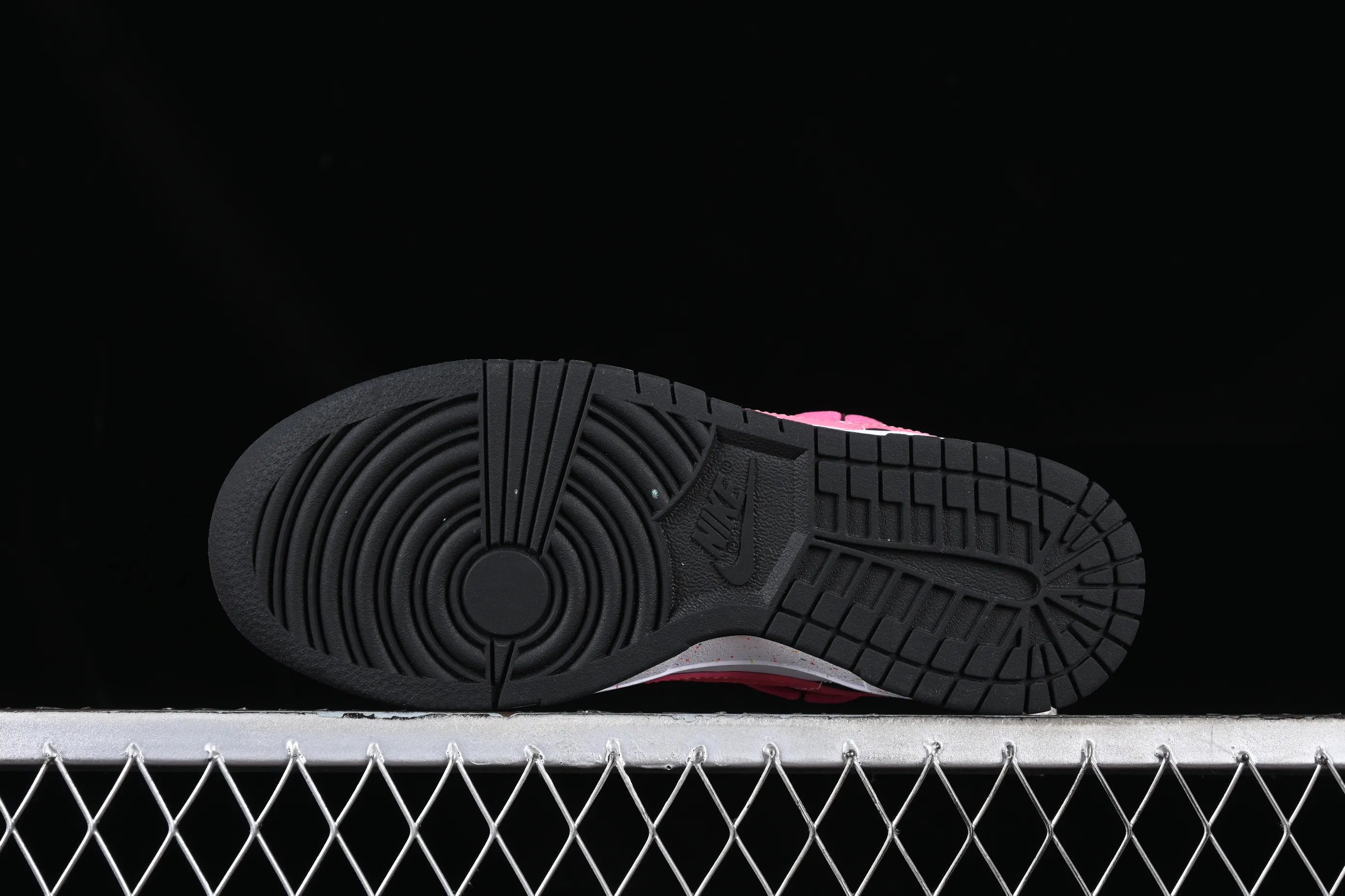 All Categories Nk SB Dunk Series Nk SB Dunk Low Low-top sneakers J version Nk Dunk Low "Multi Color" Vibrant three hooks Customized version of deconstructed strap casual sneakers FD4623-131